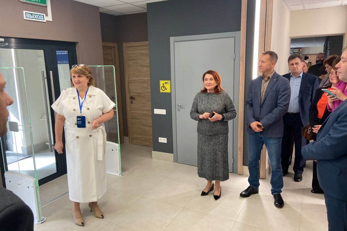 При поддержке «Единой России» в Новосибирске открылась модельная библиотека им. А. С. Макаренко