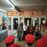 При поддержке «Единой России» в школе Марий Эл открыли панно с портретом Президента