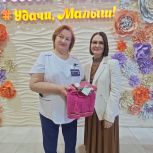 Татьяна Буцкая и активистки «Женского движения» ЮВАО передали вязаные вещи для новорожденных в перинатальный центр