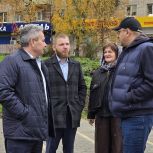 Алексей Смирнов проверил как преображается сквер на пересечении улиц Голубкова и Стопани
