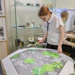 «Единая Россия» организовала экскурсию в музей истории и ремёсел для школьников Советского района ХМАО