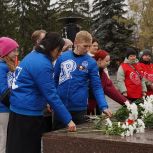 Партия «Единая Россия» приняла участие в торжественной церемонии зажжения частички огня памяти и победы от мемориала «Вечного огня»