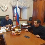 Депутат Госдумы Сайгидпаша Умаханов встретился с тренером сборной России Петром Юмшановым в День тренера