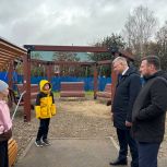 Партийный десант «Единой России» оценил качество работ по благоустройству общественного пространства в Шаранге