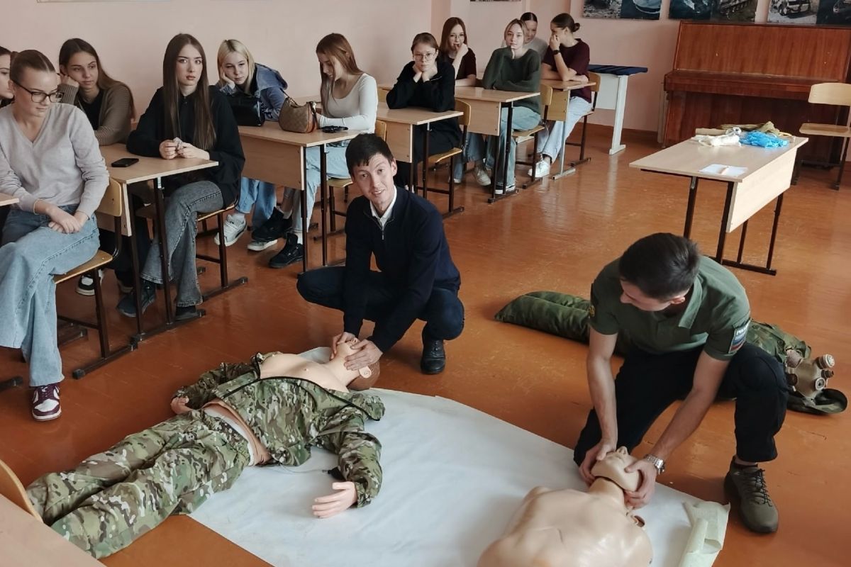 «Единая Россия» провела мастер-класс по оказанию первой помощи в ульяновской школе