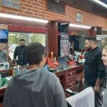 Единороссы из Новой Москвы познакомили воспитанников центра «Солнышко» с профессией барбера