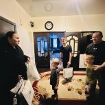 Анастасия Казанцева поздравила многодетного отца Салехарда с Днем Отца