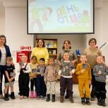 В Когалыме в преддверии Дня отца партийцы организовали мастер-класс для детей с ОВЗ