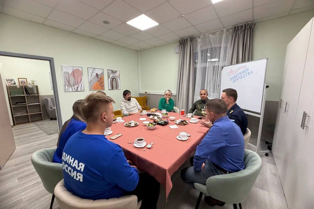 День отца: Калужские активисты «Единой России» и «Молодой Гвардии» приняли участие в круглом столе