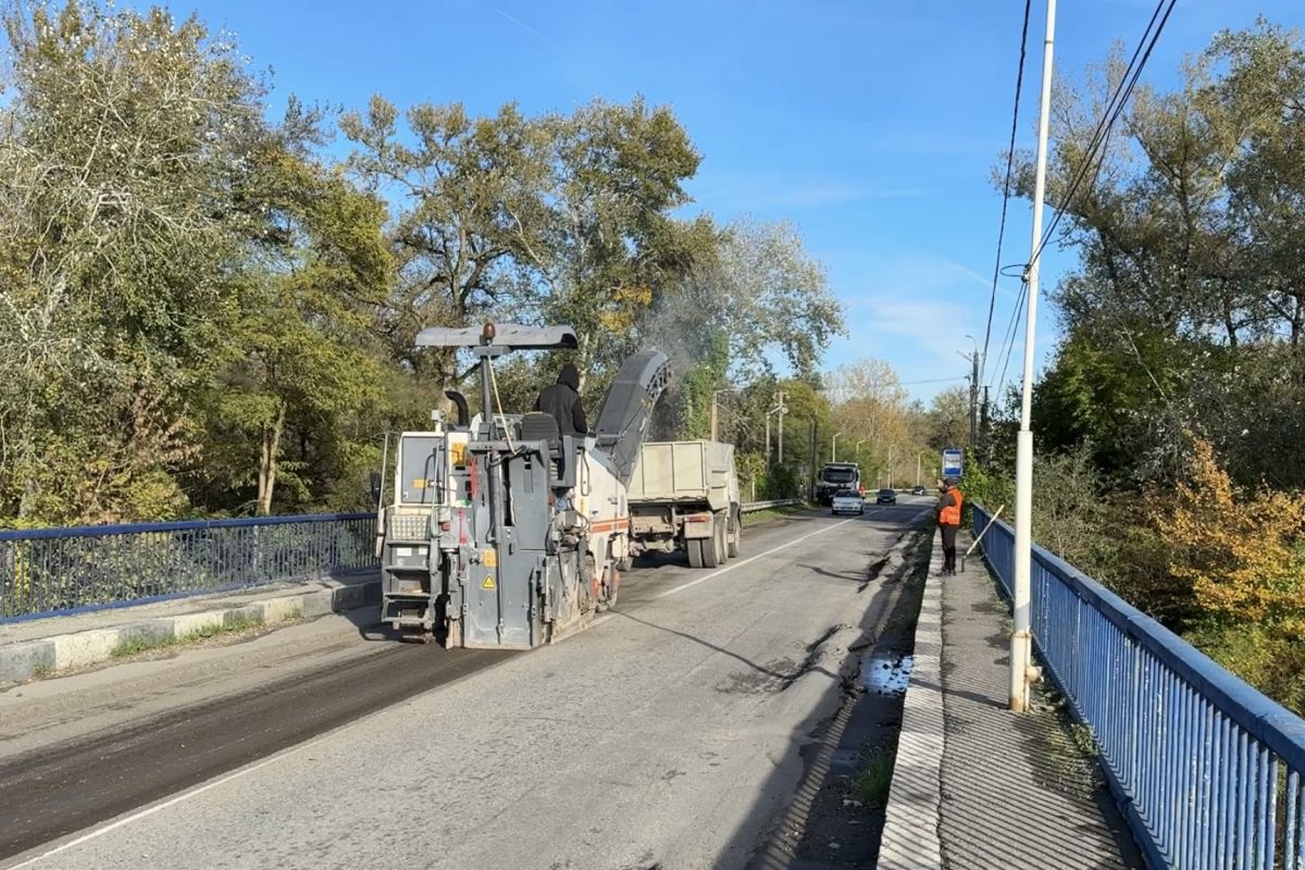 Начался ремонт моста через реку Терек