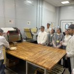 Будущие повара Ноябрьска заглянули за кулисы «Ленты»