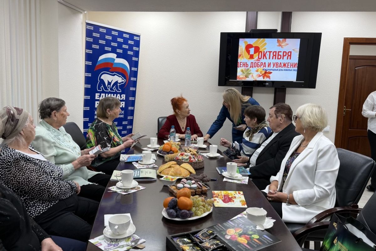 Ямальцы поздравляют сегодня старшее поколение с Днем пожилого человека