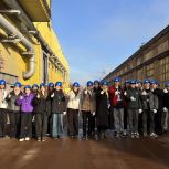 «Единая Россия» организовала экскурсию для школьников на завод «Ижсталь»
