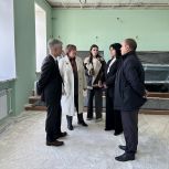 «Партийный десант» проверил ход капремонта детского сада в Лисках