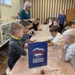 Юные саткинцы при поддержке Саткинского местного отделения партии «Единая Россия» познакомились с искусством и создали свои маракасы