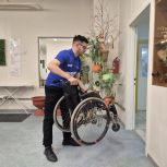 Молодогвардейцы Салехарда помогли в перевозке специального оборудования для ремонта инвалидных колясок