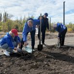 «Единая Россия» проводит по всей ЛНР эстафету «Добрые дела – лучший подарок Президенту»