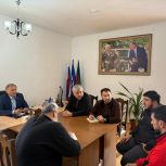 Депутат Мухтарпаша Умаханов провел выездной прием граждан в Казбековском районе