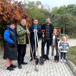 На территории ТОС «Максимова дача» провели субботник и акцию по озеленению