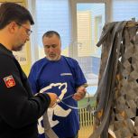 По инициативе «Единой России» в Полярных Зорях Мурманской области состоялся мастер-класс по плетению маскировочных сетей