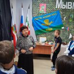 Для учеников поселка Горный провели экскурсию в музее СВО