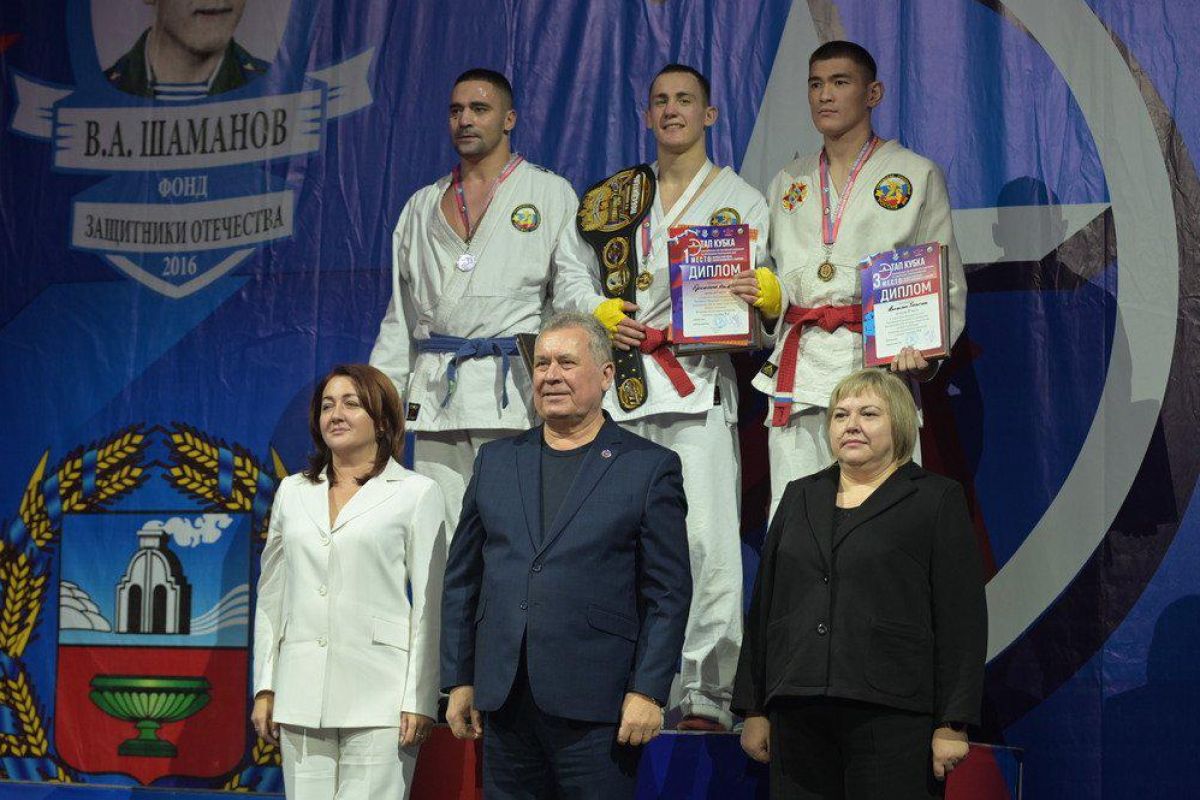 Алтайские единороссы наградили победителей этапа Кубка Вооруженных сил России по армейскому рукопашному бою