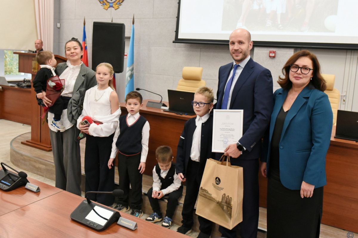 Победу в муниципальном этапе краевой эстафеты родительского подвига одержала семья алтайского депутата