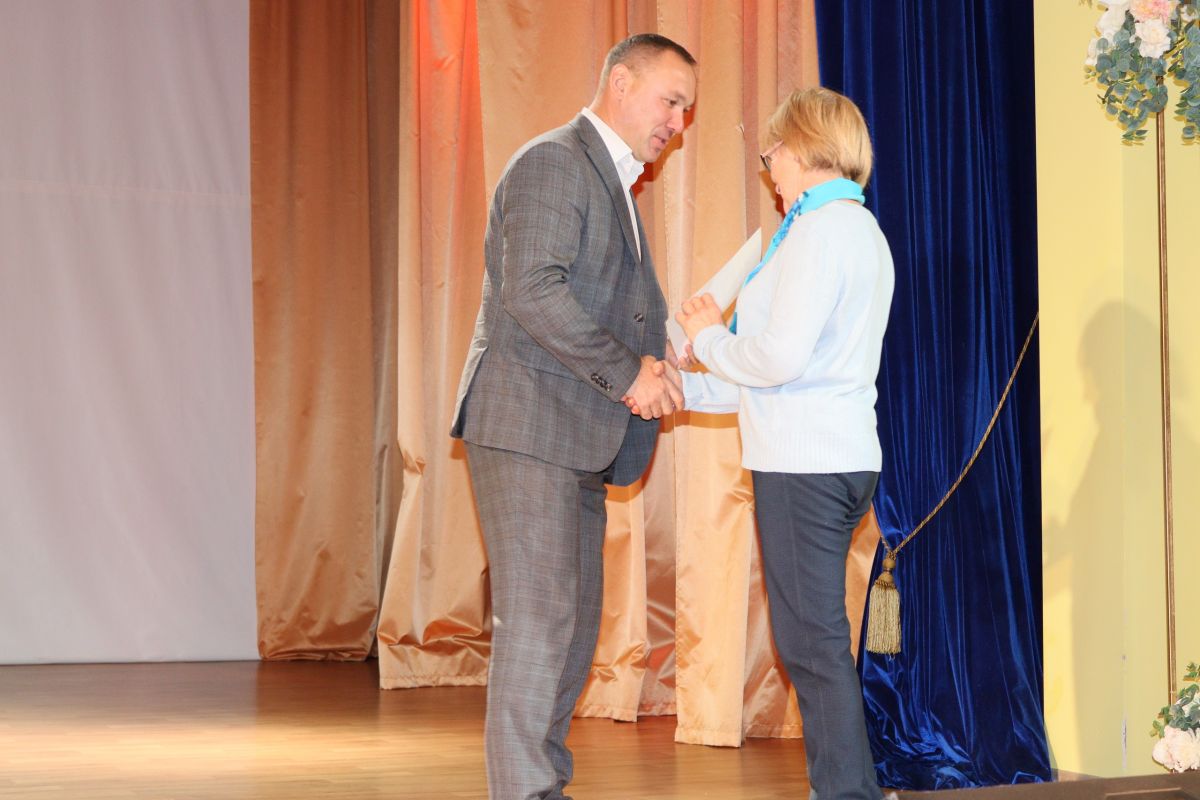 Уважение и признание: в Дальнеконстантиновском округе чествовали старшее поколение