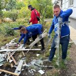 В Северодонецке активисты «Единой России» и «Молодой гвардии» помогают устранять последствия взрыва газа