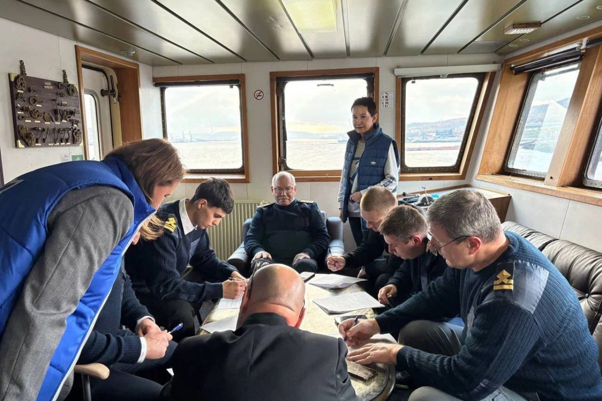 В Мурманской области команда рыболовного траулера «Кемь» поддержала первый всероссийский агродиктант