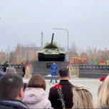 Живая лента Памяти: молодогвардейцы Самары связали поколения патриотическим флешмобом