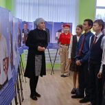 Выставка с портретами участников СВО открылась в Кушманской школе