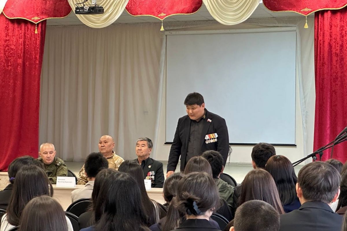 Урок мужества от ветерана СВО прошел в Яшкульской гимназии им. Хаглышевой Е.К.