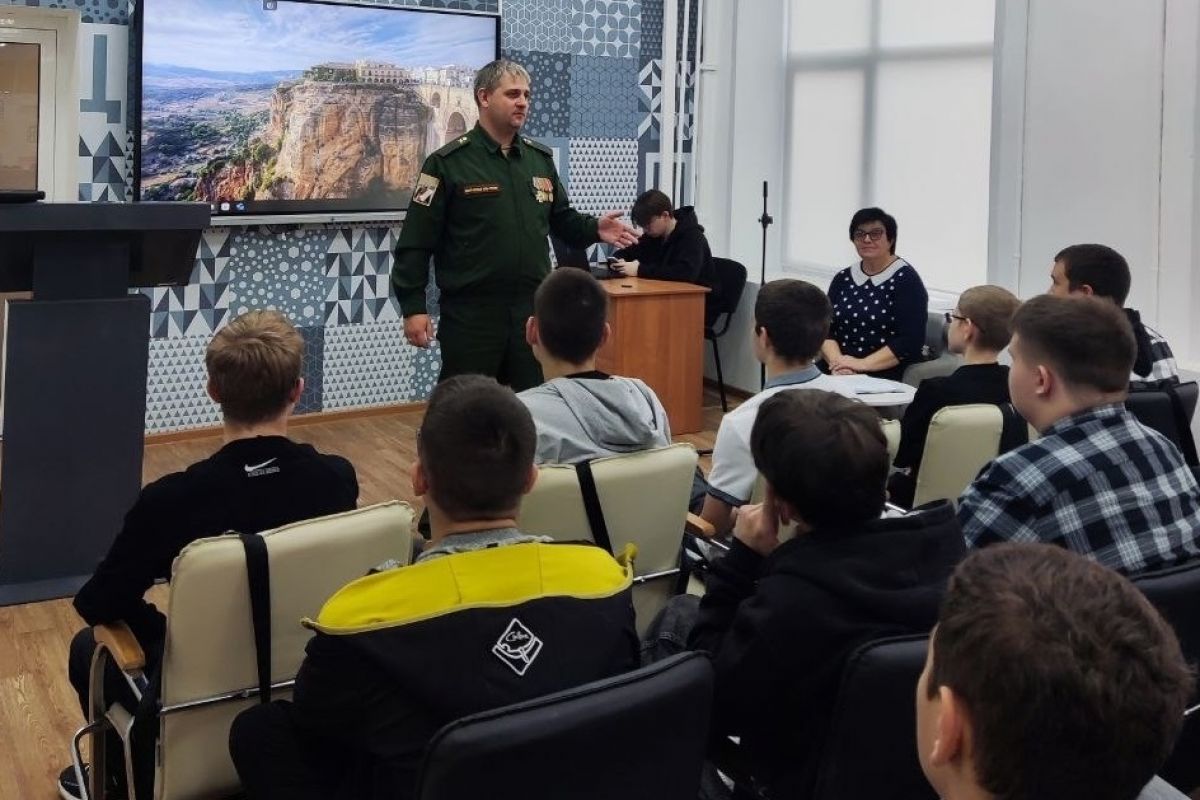 Ветеран СВО поговорил со студентами о важности сохранения исторической правды