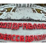 Тысячи активистов МГЕР и «Волонтёрской Роты» провели в регионах флешмобы ко Дню рождения Владимира Путина