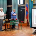 По инициативе «Единой России» в школе Кирова установили Парту Героя