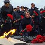 В Мурманске единороссы приняли участие в памятных мероприятиях к 81-й годовщине разгрома немецко-фашистских войск в Заполярье