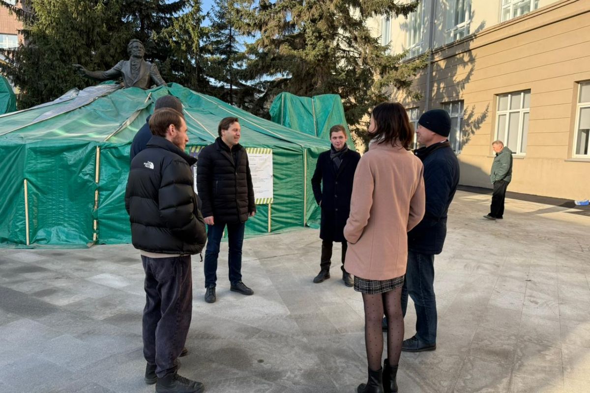 По народной программе «Единой России» в Новосибирске благоустраивают территорию у памятника М.И. Глинке