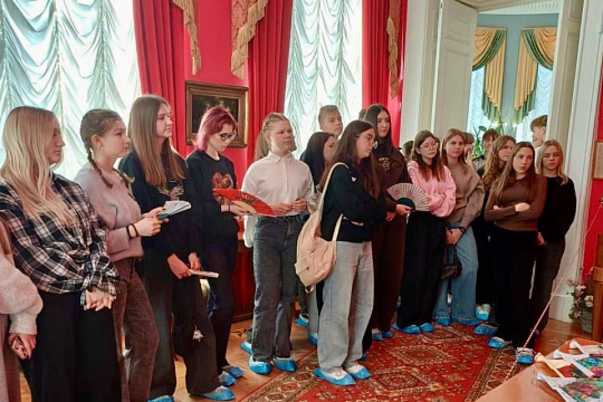 Марина Белькова организовала экскурсию для школьников