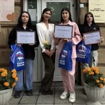 Партийцы Нижнего Тагила организовали 2-дневный курс по профессии «Бровист» для воспитанниц детского дома