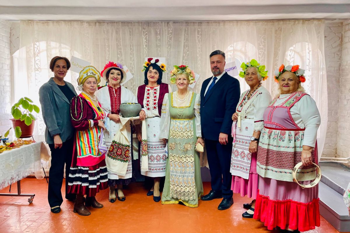 Встречи, поездки, конкурсы, подарки: в крае стартовал Месячник пожилого человека