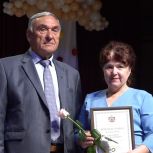 Единороссы поздравляют педагогов с их профессиональным праздником