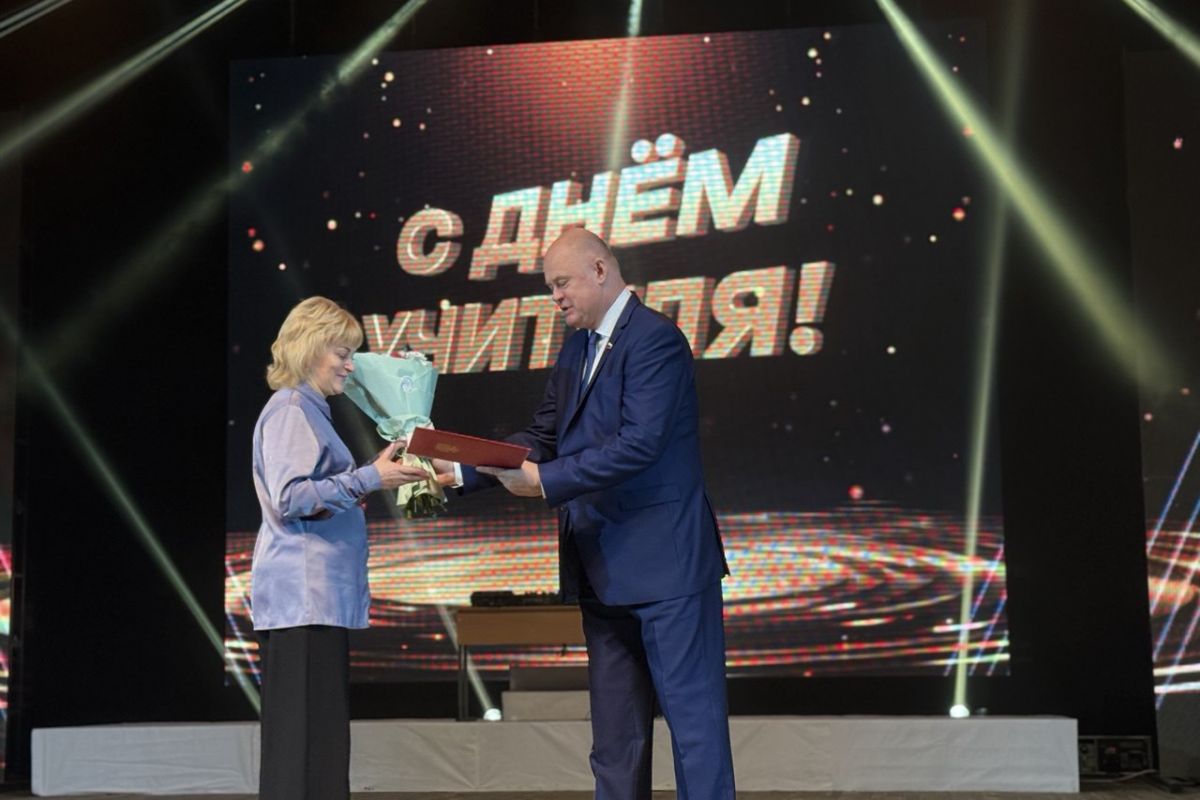 «Единая Россия» поздравила педагогов Пензенской области