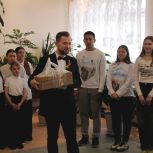 Партийцы поздравили пожилых людей в Анадыре