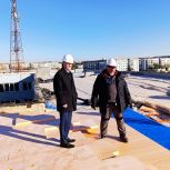 Депутат от «Единой России» проверил ход капремонта школы в Белове