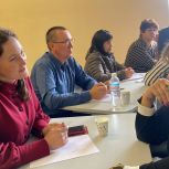 Ко Дню учителя «Единая Россия» организовала поздравления и выездной прием работников образования в школе