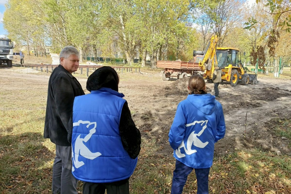 Меловские единороссы проверили ход строительства ФАПа в селе Морозовка