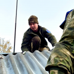 Волонтёры «Единой России» и #МЫВМЕСТЕ помогают восстанавливать дома в Курском приграничье