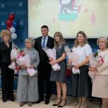 В Иркутске единороссы поздравили педагогов с Днём учителя и Днём работника дошкольного образования