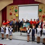 При участии «Единой России» в селе Михайловка Приморского края открыли мемориальный стенд в честь Героя СВО